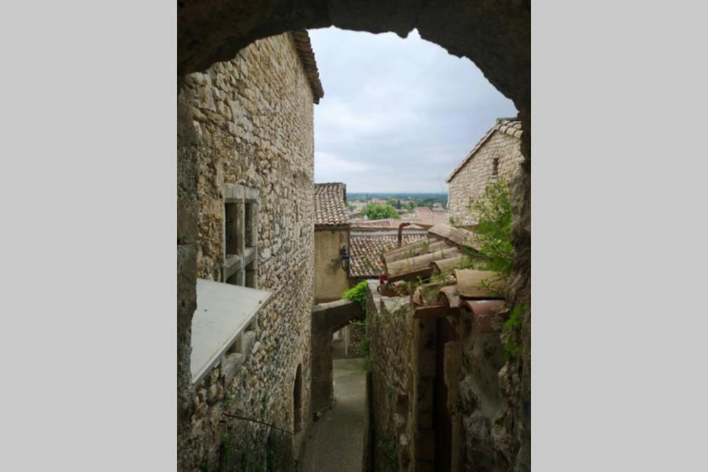Maison De Village Meublee Avec Terrasse Donzère Eksteriør billede