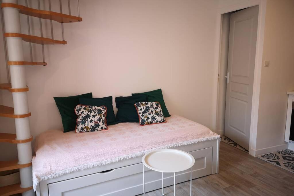 Maison De Village Meublee Avec Terrasse Donzère Eksteriør billede