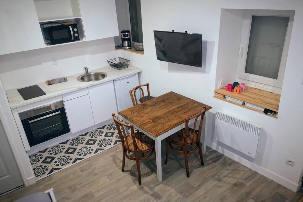 Maison De Village Meublee Avec Terrasse Donzère Eksteriør billede