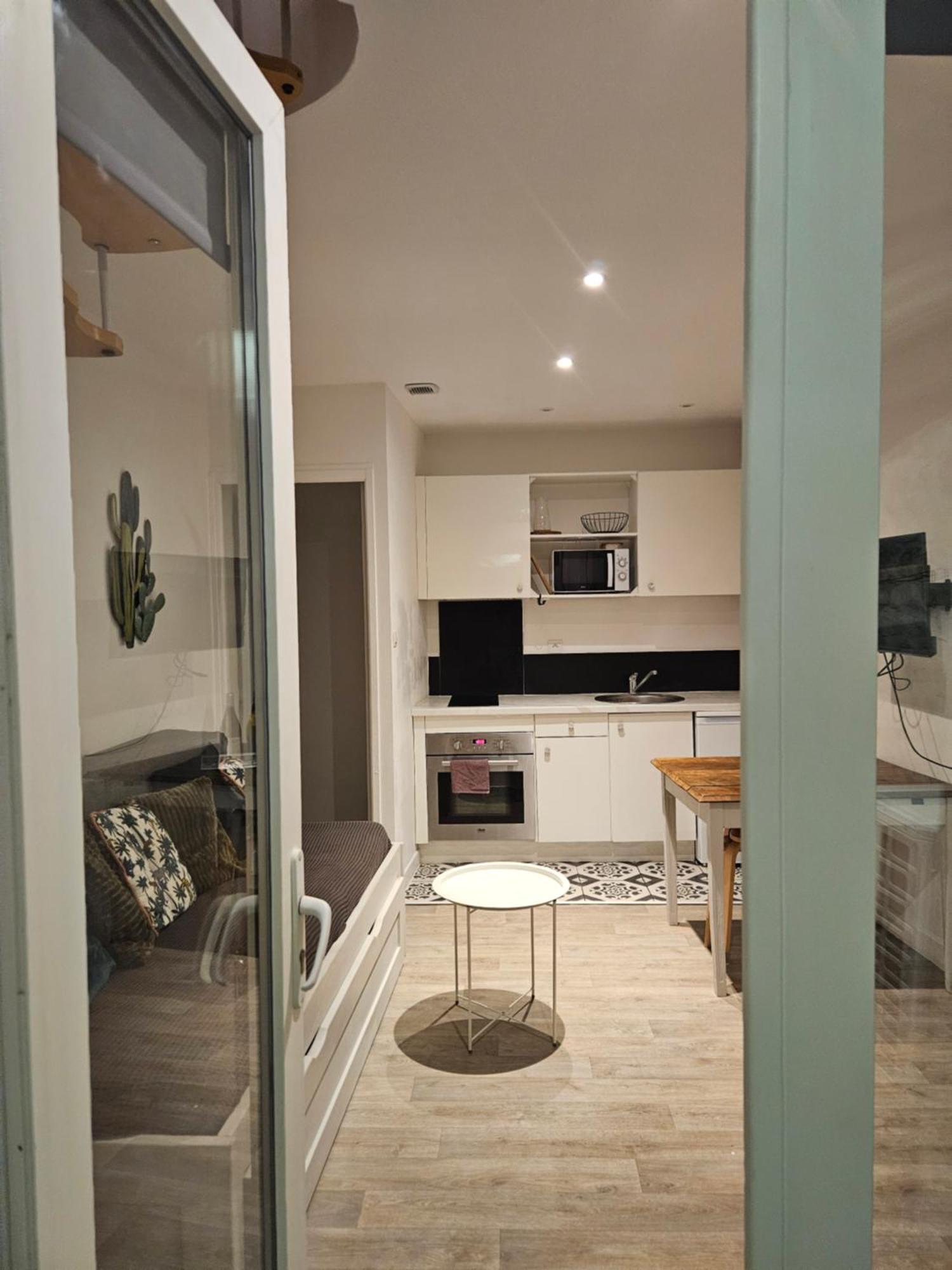 Maison De Village Meublee Avec Terrasse Donzère Eksteriør billede